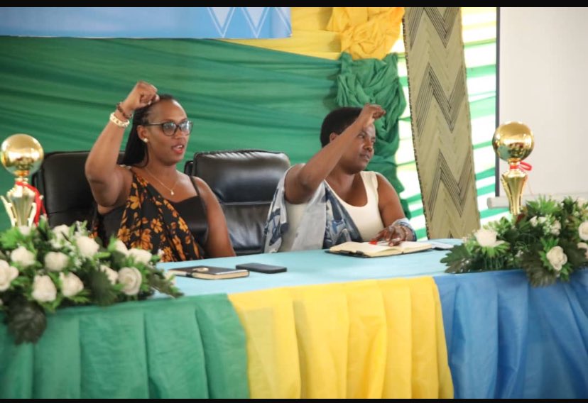 CRutsiro's tweet photo. Muri iyi nama rusange twari kumwe n’Umuhuzabikorwa w’agateganyo wa @cnfwest96851 Madamu Bagirinka Vestine aho yashimiye ba Mutimawurugo mubikorwa byiza by’ubwitange bagira anadusaba gukomeza guharanira kubaka Umuryango ushoboye kandi Utekanye https://t.co/MRPNtCvmlm