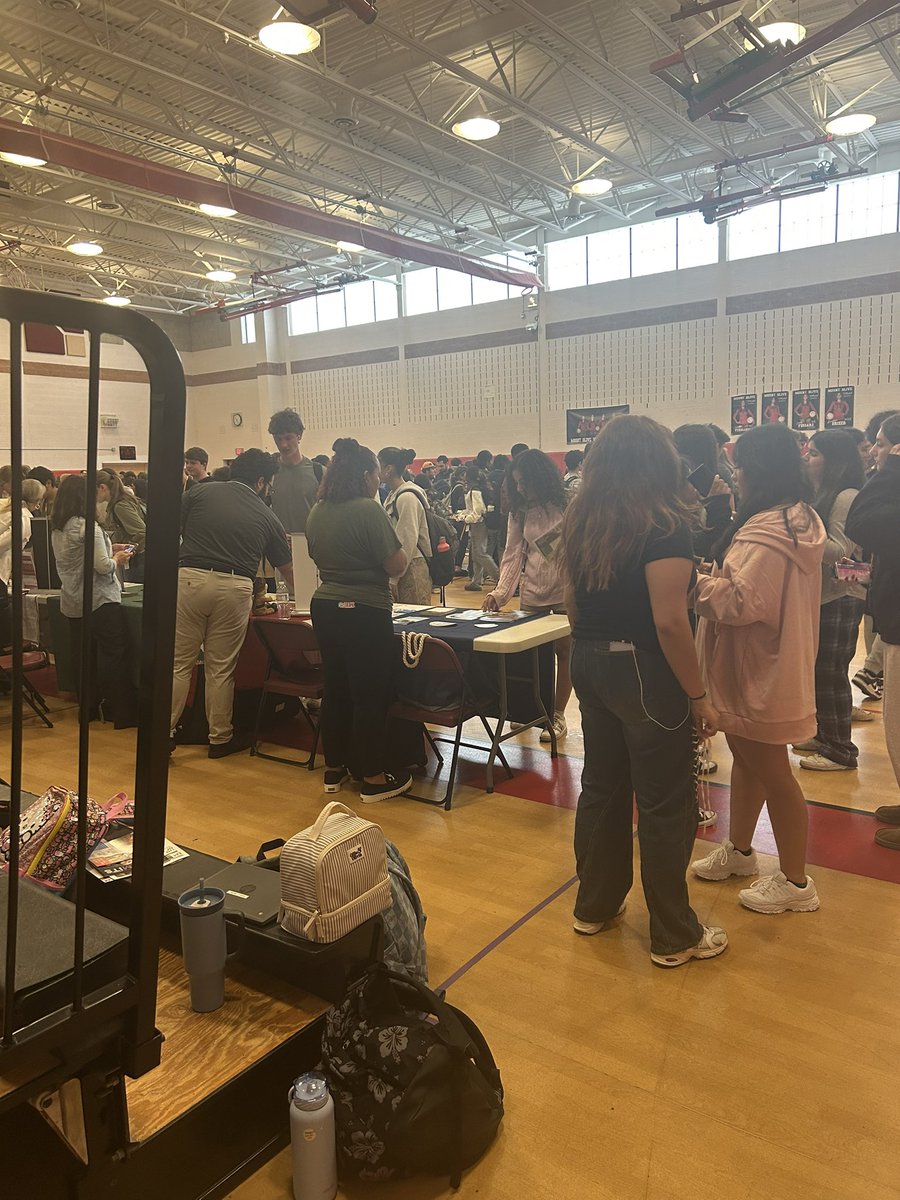 Our college fair today with over 30 colleges attending! <a href="/SuptMOTSD/">Sumit Bangia</a> <a href="/KevinRStansber1/">MarauderNation</a>