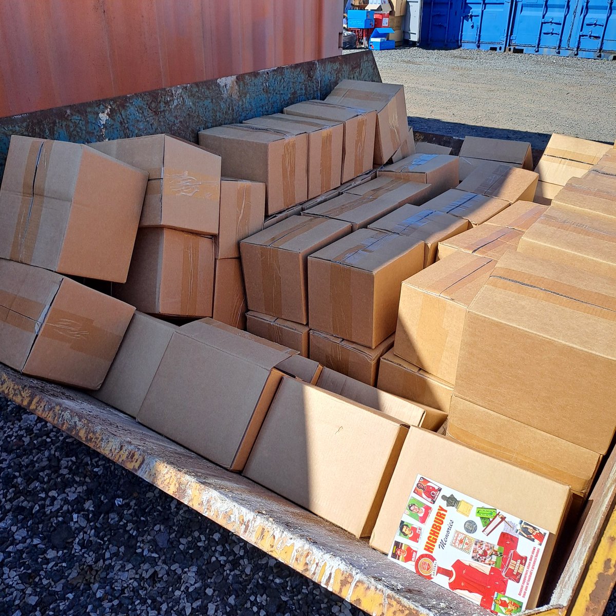 We only printed 2,000 in June 2021 but about half were unsold &amp; went in a skip today. Couldn't even give them away.  Disheartening when all feedback/reviews on Highbury Memories were very good. Don't Arsenal fans care about Highbury history enough to pay a tenner?