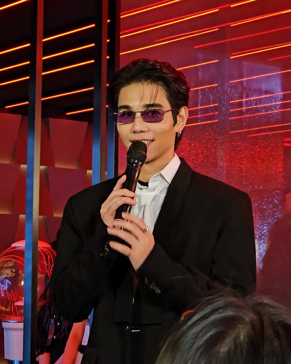 Hydrangea1997's tweet image. สิ่งนี้…จะฮีลใจผ๊มไปได้อีกหลายเดือนเลยฮะ🥹☺️

#RaybanxJeffSatur 
#Rayban
#JeffSatur