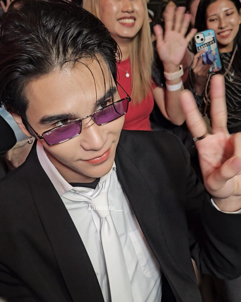 Hydrangea1997's tweet image. สิ่งนี้…จะฮีลใจผ๊มไปได้อีกหลายเดือนเลยฮะ🥹☺️

#RaybanxJeffSatur 
#Rayban
#JeffSatur