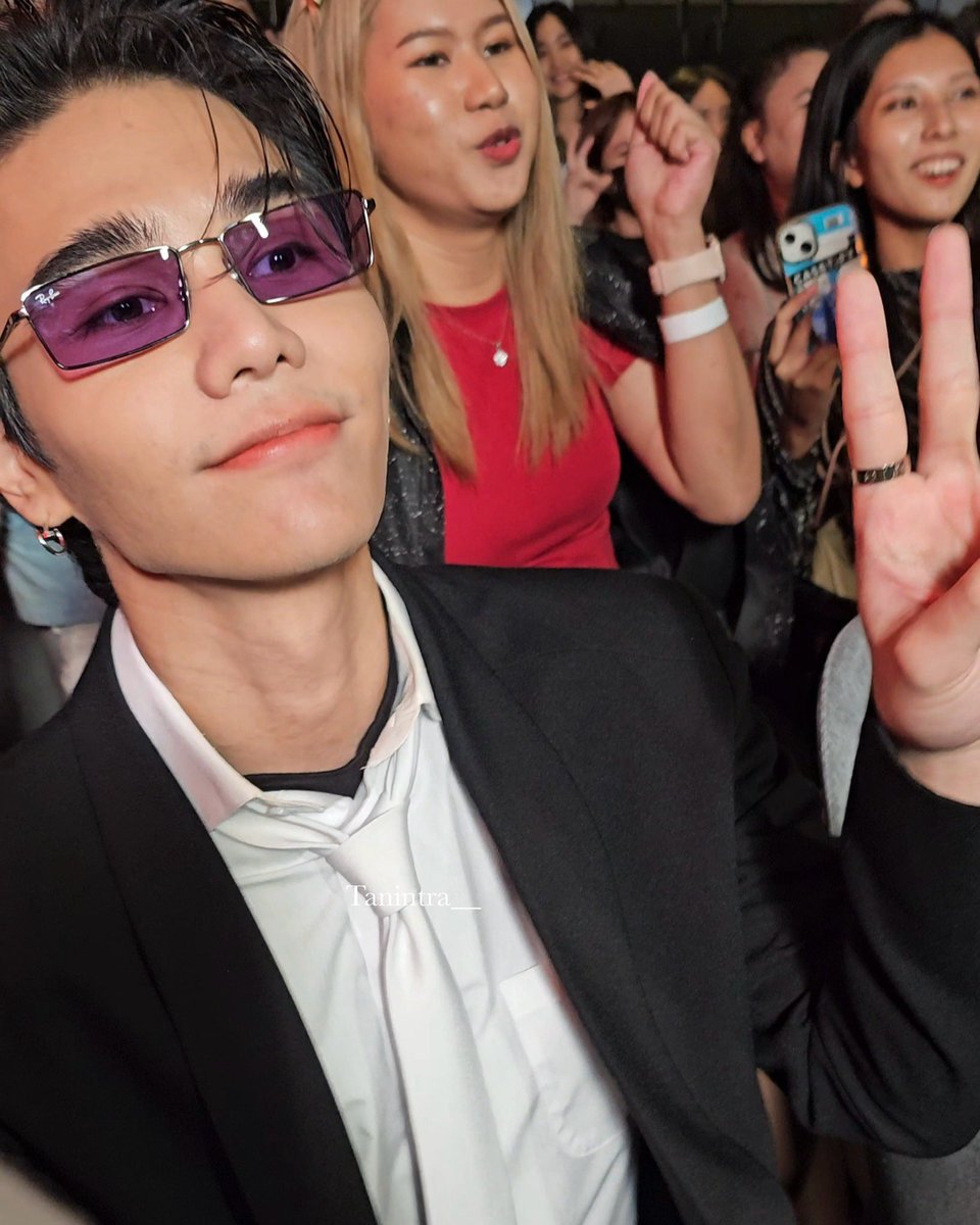 Hydrangea1997's tweet image. สิ่งนี้…จะฮีลใจผ๊มไปได้อีกหลายเดือนเลยฮะ🥹☺️

#RaybanxJeffSatur 
#Rayban
#JeffSatur