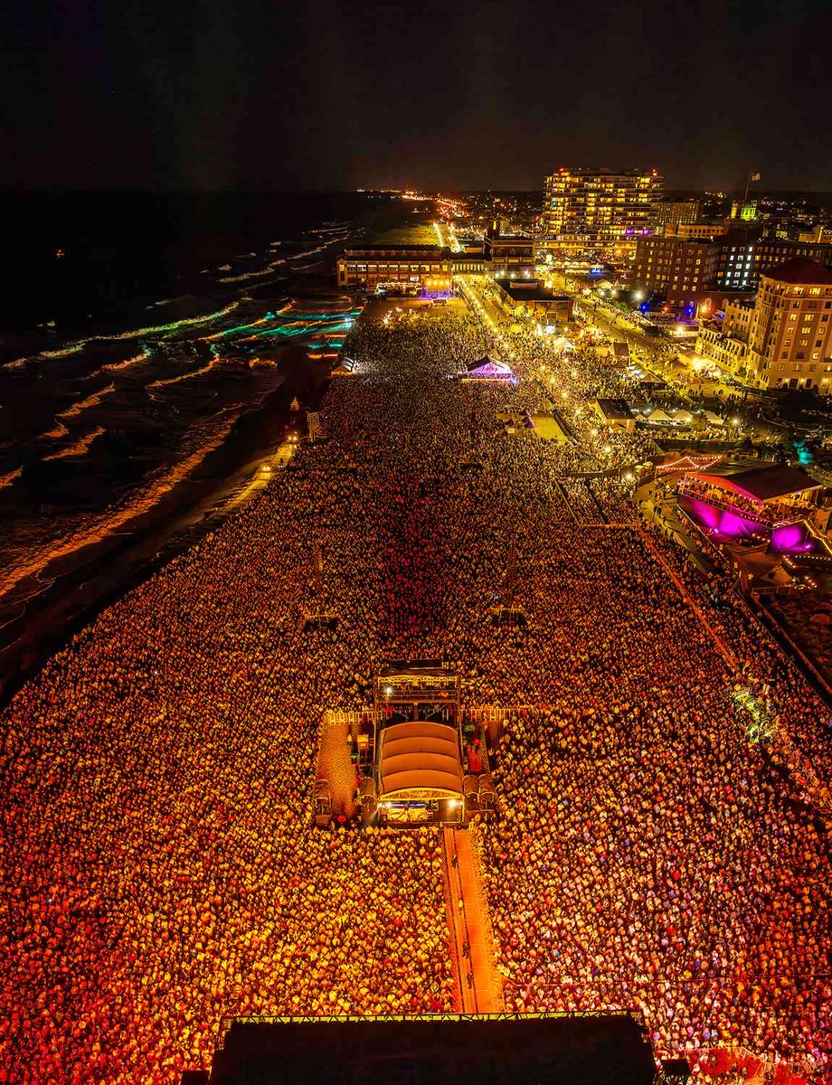 None But The Brave Springsteen Podcast (@nbtbpodcast) on Twitter photo From <a href="/people/">People</a>, an absolutely jaw dropping photo of the crowd during <a href="/springsteen/">Bruce Springsteen</a>’s performance Sunday night in Asbury Park as part of <a href="/seahearnow/">Sea.Hear.Now Festival</a>. From <a href="/people/">People</a>, an absolutely jaw dropping photo of the crowd during <a href="/springsteen/">Bruce Springsteen</a>’s performance Sunday night in Asbury Park as part of <a href="/seahearnow/">Sea.Hear.Now Festival</a>.