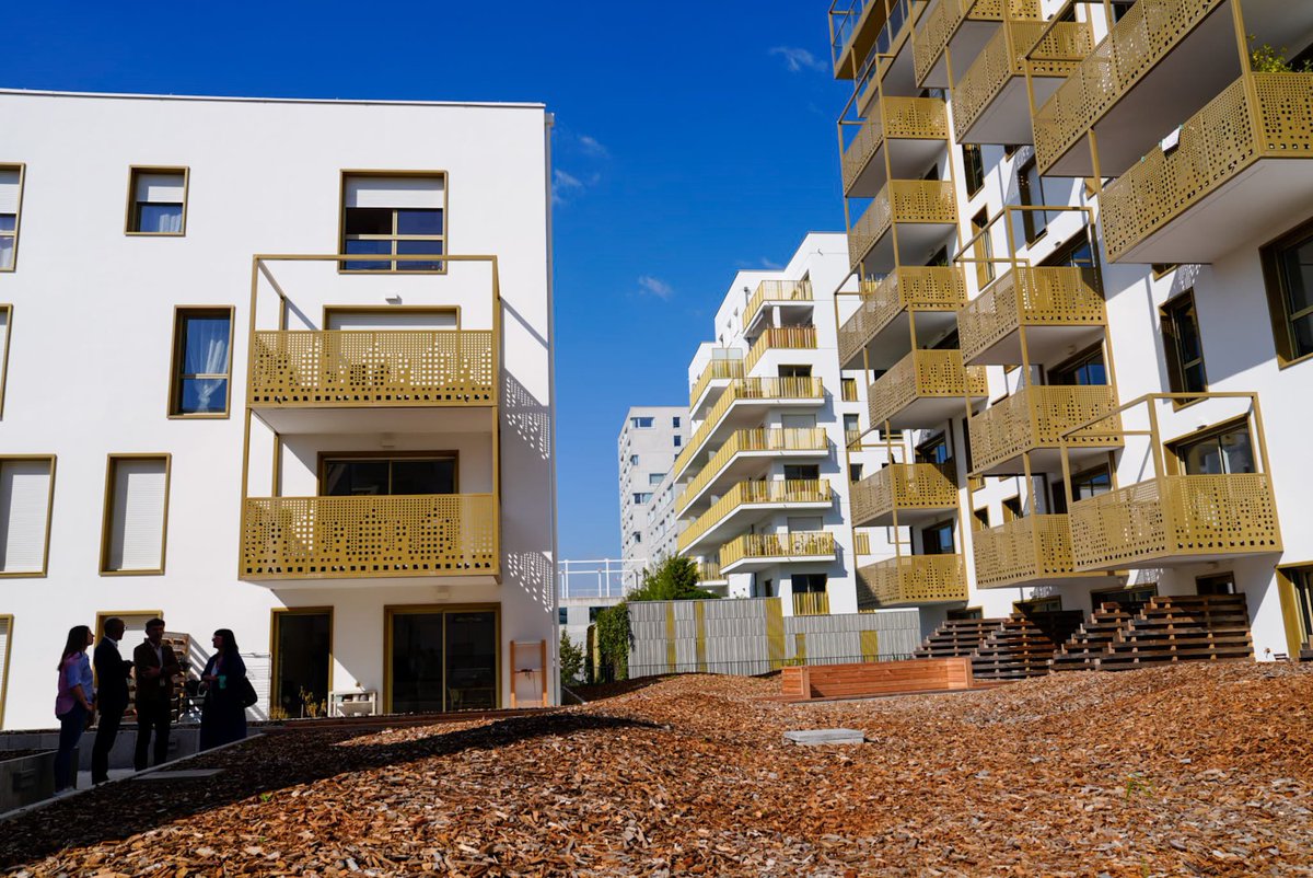 Rencontre avec les habitants de l'opération Topaze, à Baud-Chardonnet. En proximité des services, commerces et espaces verts, 27 propriétaires ont pu acheter leur logement moins cher grâce au bail réel solidaire ⤵️