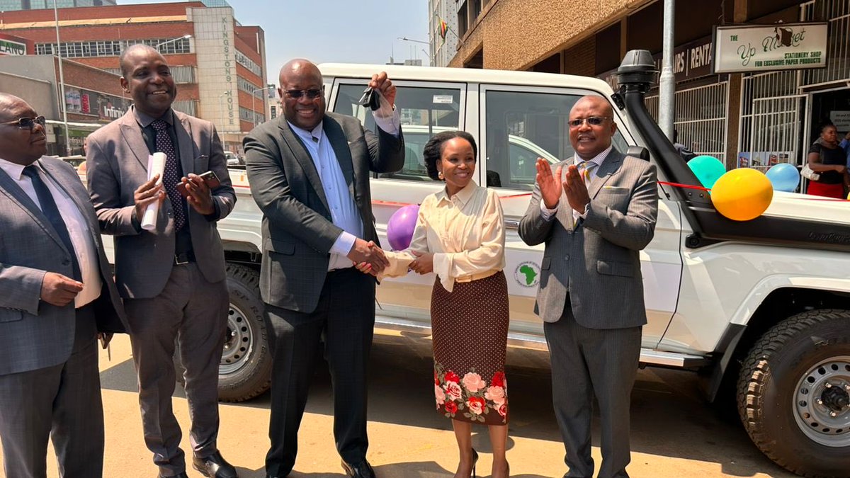 iloharare's tweet photo. Today @ilo hands over vehicle to Min Chitando to enhance artisanal miners capacities in Hurungwe Demonstration of a deep partnership towards national vision 2030 ⁦⁦@AfDB_Group⁩ @MinistryMines⁩🇿🇼
⁦@FRwanyindo⁩ ⁦@mwacsmed⁩ @⁦UNZimbabwe⁩ ⁦@myedvt⁩ https://t.co/Iqw4J7JvVo