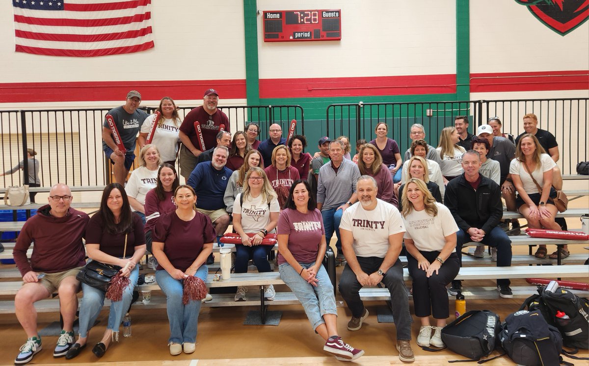 TrinityUAlumni's tweet image. Great to see the St. Louis Alumni Club out in force supporting @TUVolleyballTX on the road earlier this month! #PawsUp #TrinityUAlumni #TigerPride