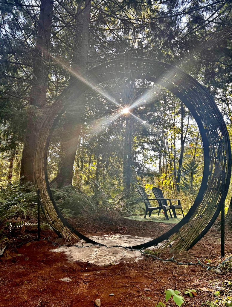 practicalastros's tweet image. I love the repurposing of old trampoline frames as moon gates 🥹