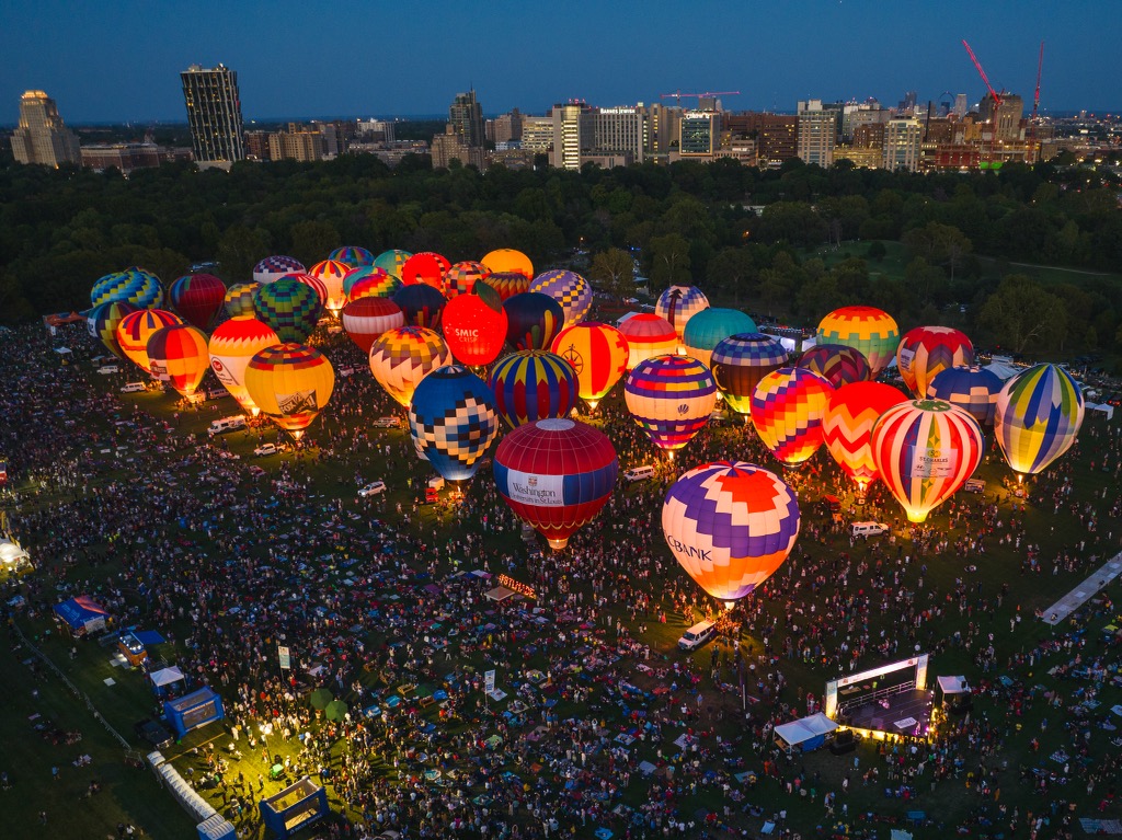 STLMetro's tweet photo. Heading to this weekend's Balloon Glow and Race? Let us get you there with ease. Consider ditching your car at one of our Park-Ride lots and take a ride to Forest Park on the MetroLink. Learn more about planning your trip here: https://t.co/paEi2ESgG6 https://t.co/YjRJSNQATC