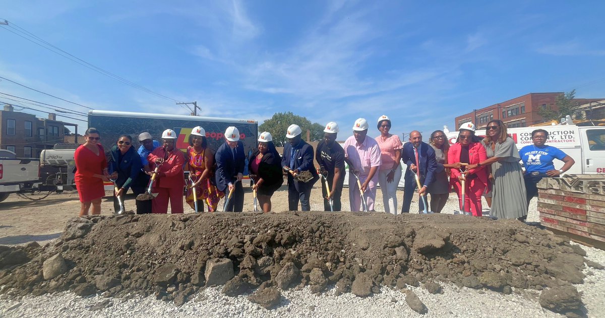 TCBCommunities's tweet image. We were honored to host @ChicagosMayor for the #SankofaWellnessVillage groundbreaking in West Garfield Park! This initiative is addressing health disparities and fostering wellness for everyone. Thanks to our partners for making this vision a reality! #HealthEquity #Chicago