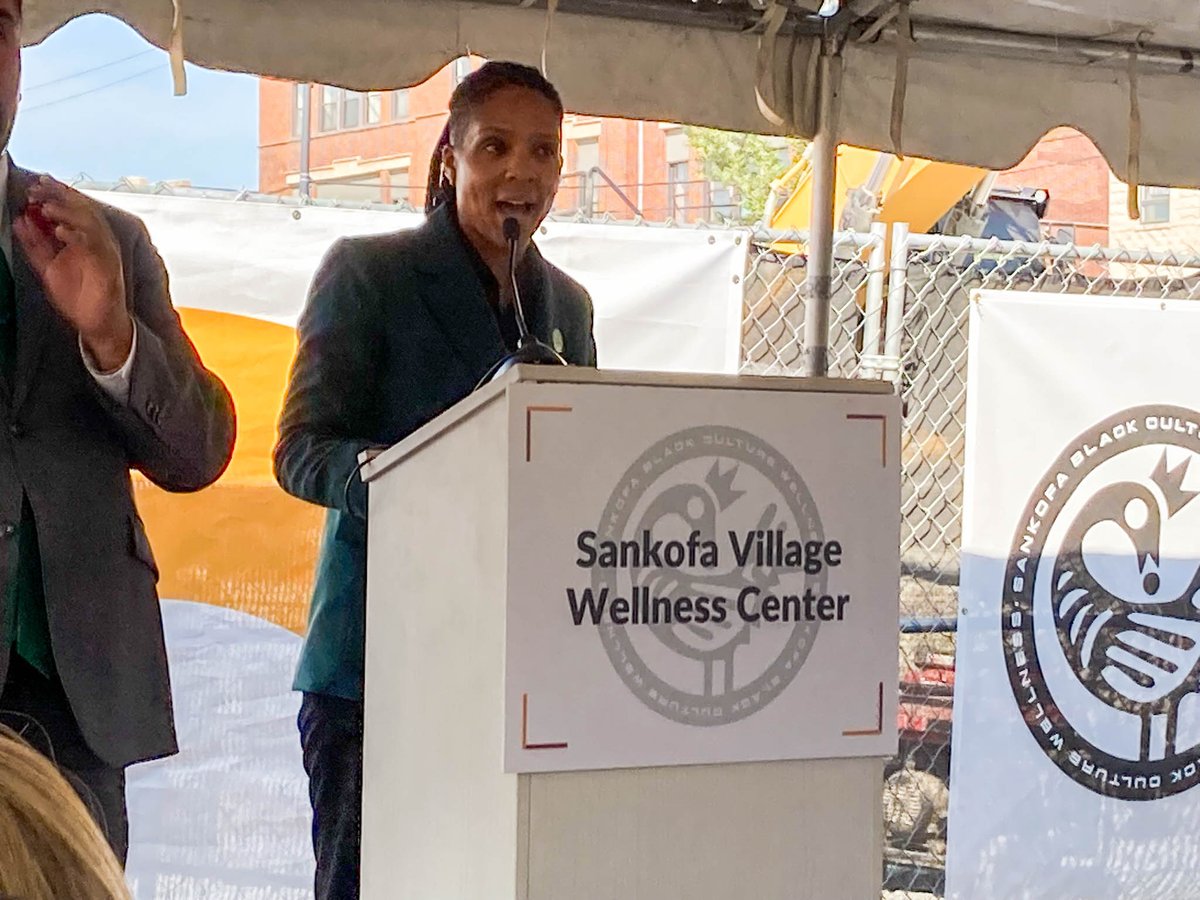 TCBCommunities's tweet image. We were honored to host @ChicagosMayor for the #SankofaWellnessVillage groundbreaking in West Garfield Park! This initiative is addressing health disparities and fostering wellness for everyone. Thanks to our partners for making this vision a reality! #HealthEquity #Chicago