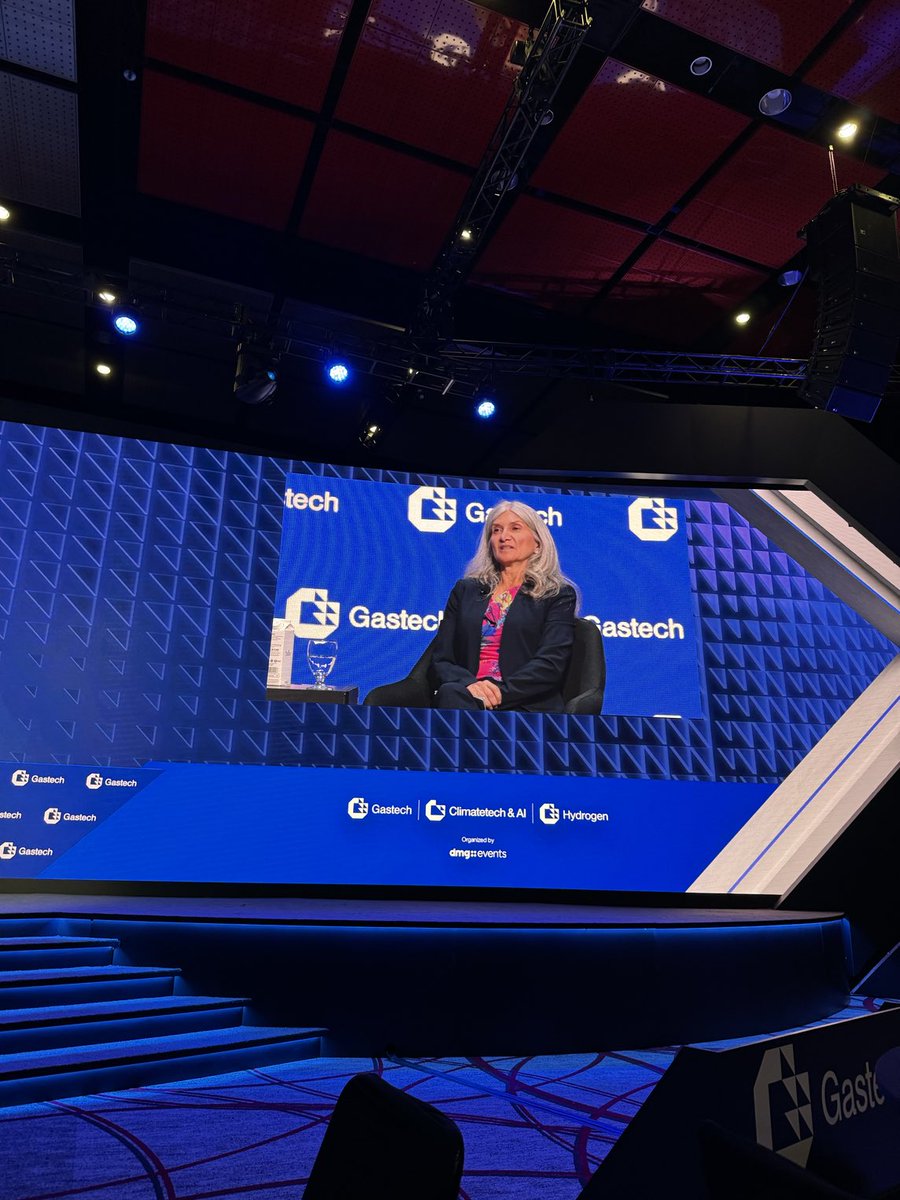 Michael_CBarnes's tweet photo. Happening right now: ⁦@Enbridge⁩ President Gas Transmission Midstream speaking ⁦@GastechEvent⁩ in Downtown Houston. Rising energy demand and the need for diversification - natural gas and LNG to help and also reduce overall emissions.
#energy transition is on! https://t.co/OWoPRpkWjJ
