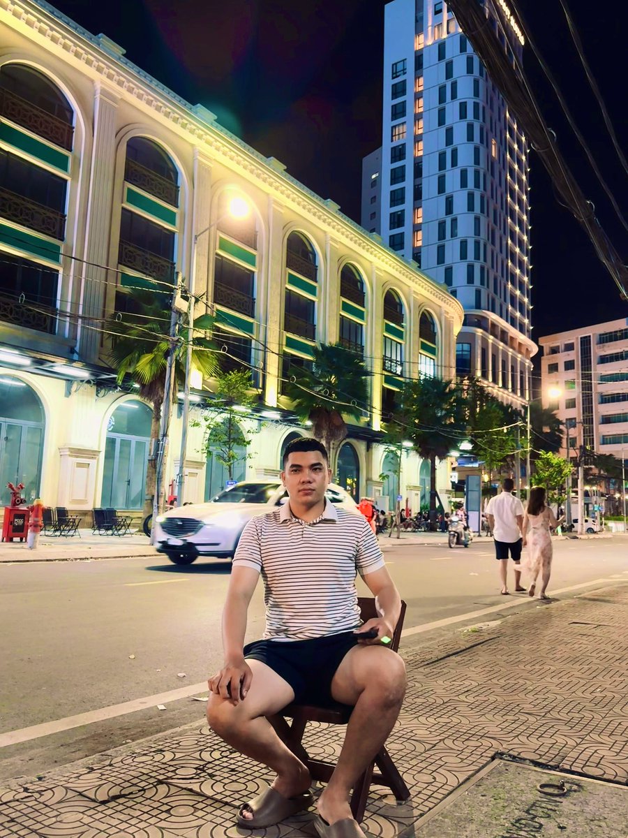 Lâu lâu mới đx lên phố ,đêm nay tìm e nhí nhố cả đêm coiiiii