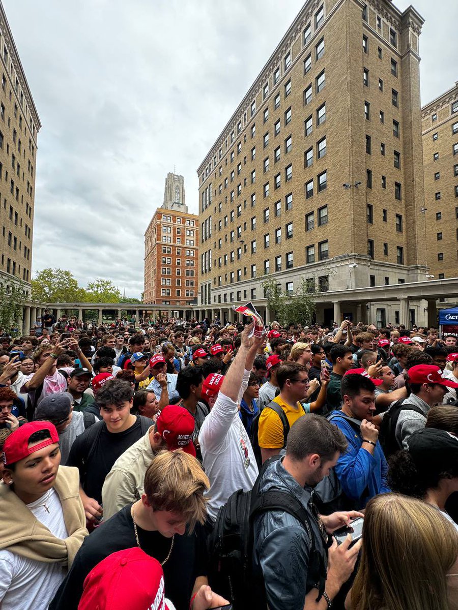 colin_dunlap's tweet photo. Charlie Kirk.
Huge crowd at Pitt. 

 https://t.co/8AAKR9Hetj
