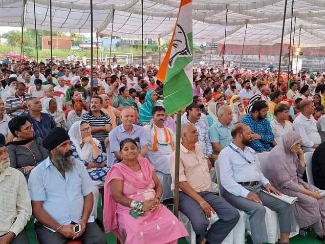 Sachin Pilot (@sachinpilot) on Twitter photo जम्मू दक्षिण विधानसभा से कांग्रेस उम्मीदवार <a href="/RamanBhalla_/">Raman Bhalla</a> जी के समर्थन में आयोजित जनसभा को संबोधित कर लोगों से कांग्रेस के पक्ष में बढ़चढ़ कर मतदान करने की अपील की।
जय कांग्रेस
विजय कांग्रेस✋
<a href="/INCJammuKashmir/">J&K Congress</a>
<a href="/INCIndia/">Congress</a> जम्मू दक्षिण विधानसभा से कांग्रेस उम्मीदवार <a href="/RamanBhalla_/">Raman Bhalla</a> जी के समर्थन में आयोजित जनसभा को संबोधित कर लोगों से कांग्रेस के पक्ष में बढ़चढ़ कर मतदान करने की अपील की।
जय कांग्रेस
विजय कांग्रेस✋
<a href="/INCJammuKashmir/">J&K Congress</a>
<a href="/INCIndia/">Congress</a>