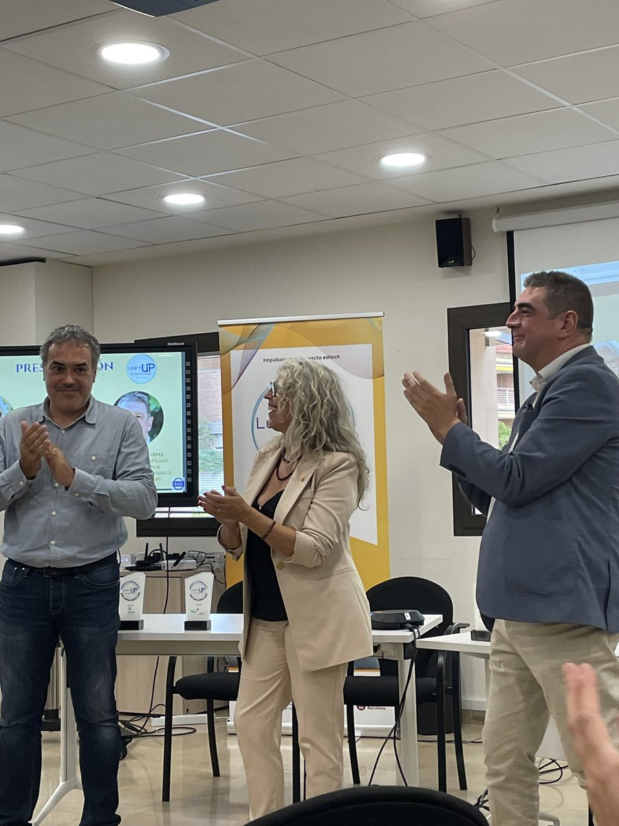 AEFOL's tweet photo. La Alcaldesa de #SantFeliu Lourdes Borrell, @BorrellSF preside la entrega de Premios #LearnUp en @santfeliuinnova @martaolle @cristinagare @felixlopez https://t.co/5xNpVioeOa