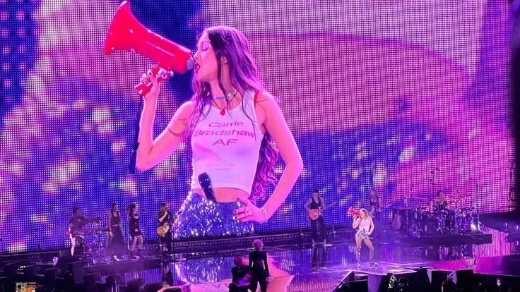 felicidades a todas las que van a ver a olivia en vivo POR FAVOR griten mucho y hagan que disfrute tanto que no le quede otra que volver