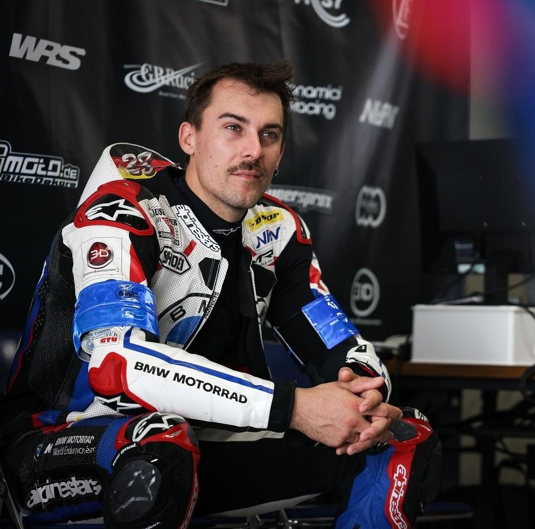MotoEtkinlik's tweet photo. 🚨Son Dakika🚨

Toprak'ın yerine İtalya'da BMW pilotu Markus Reiterberger piste çıkacak.

@WorldSBK #M1000RR
@ROKiT @BMWMotorradMoSp #WSBK #BMW 
#CremonaWorldSBK 🇮🇹 #WorldSBK 
#ToprakRazgatlıoğlu  #MotoEtkinlik https://t.co/fwucvGgJiu