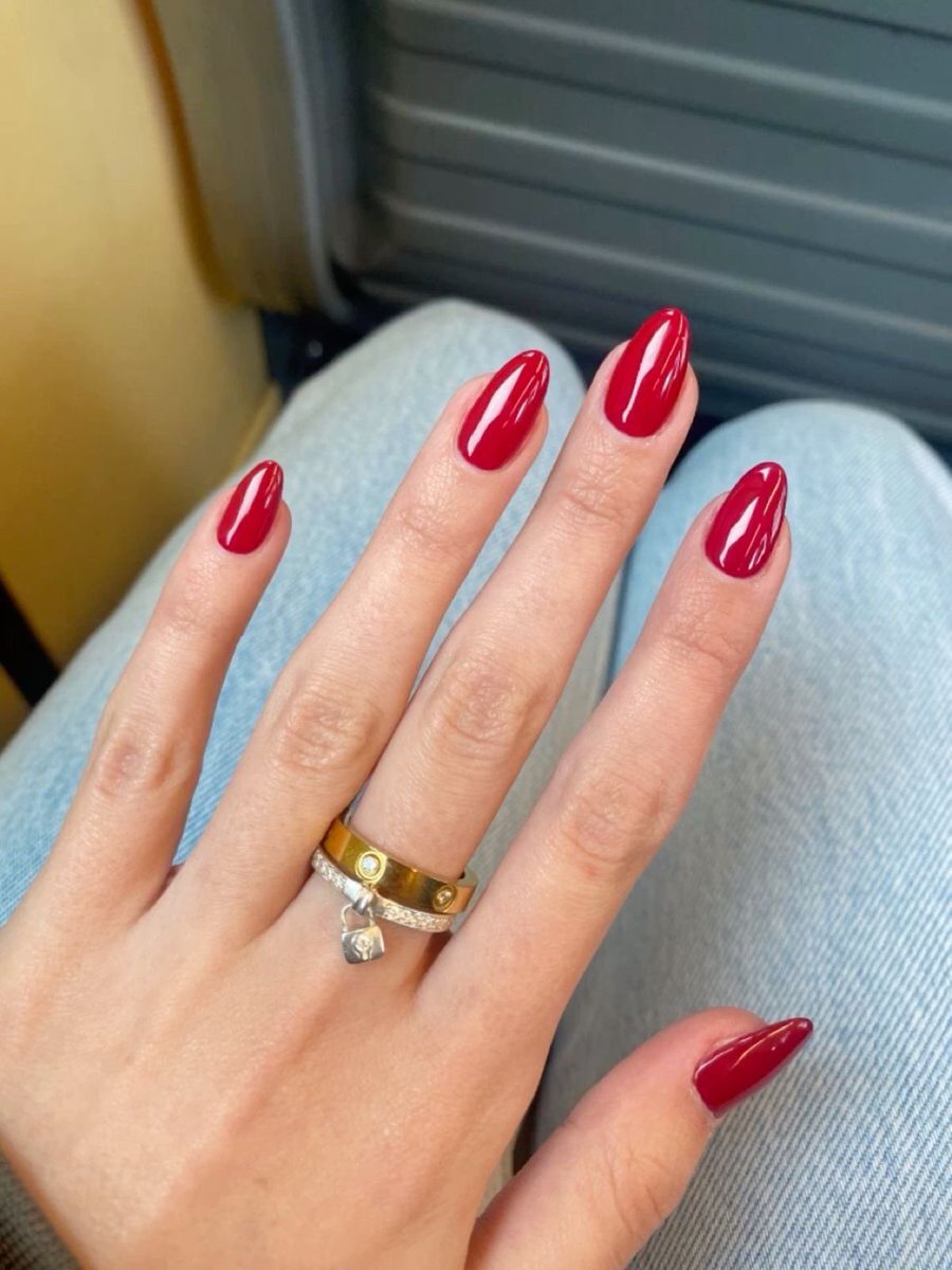 SelectOutfit's tweet photo. red nails https://t.co/SnDboChgD3