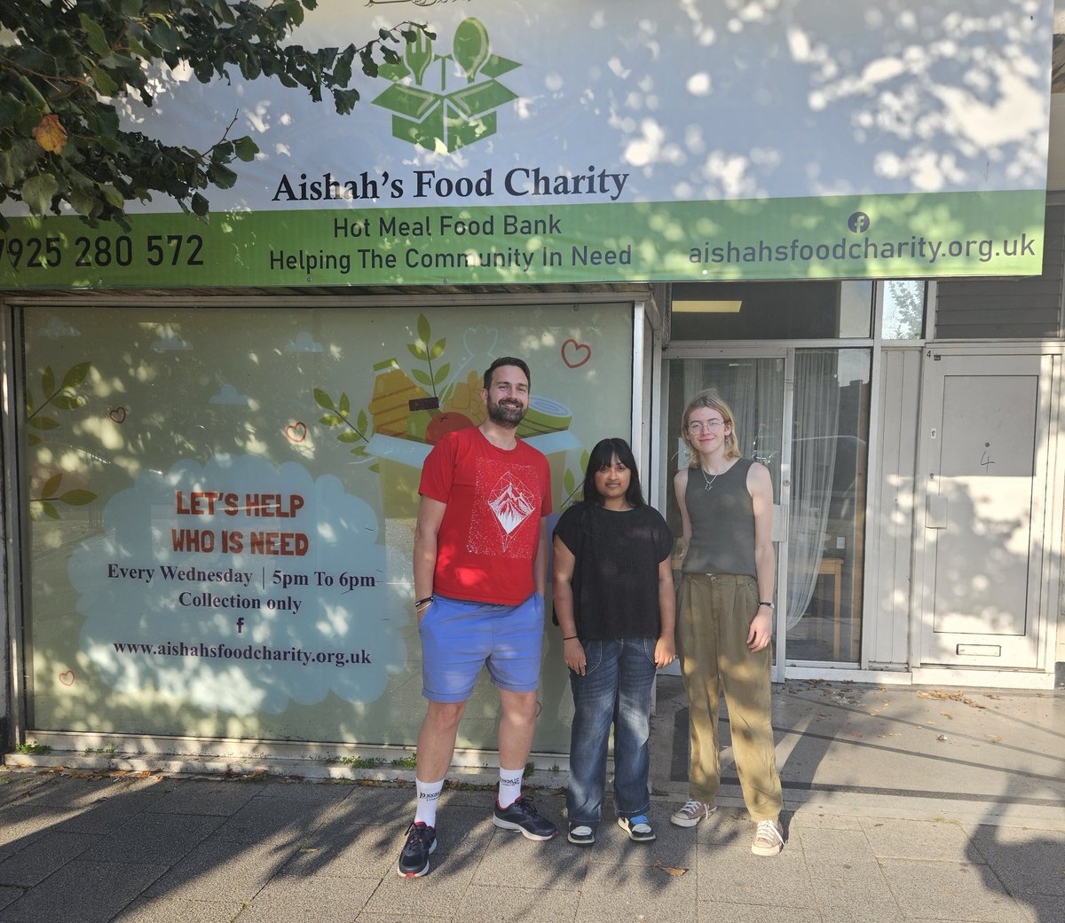 DanAldridgeWSM's tweet photo. Aishah's Food Charity in Weston-super-Mare was set up with the simple aim of giving people in need a hot meal. 

I've known Aishah and her family for a good while now, I'm always in awe of their community spirit and love for the people of Weston. 

It is an absolute privilege to join you today and see so many familiar faces. Thank you ❤️

Looking forward to next time! 🤩

https://t.co/qdfXiy5ojX