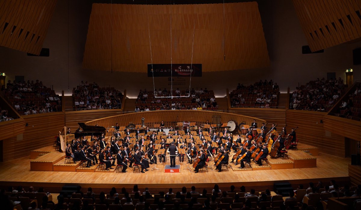 Big congratulations to <a href="/kevin_puts/">Kevin Puts</a>, winner of the 1573 International Award for Best Composer 2024! 🎉

Such an amazing achievement 👏 and we had a very special evening celebrating his music 🎶