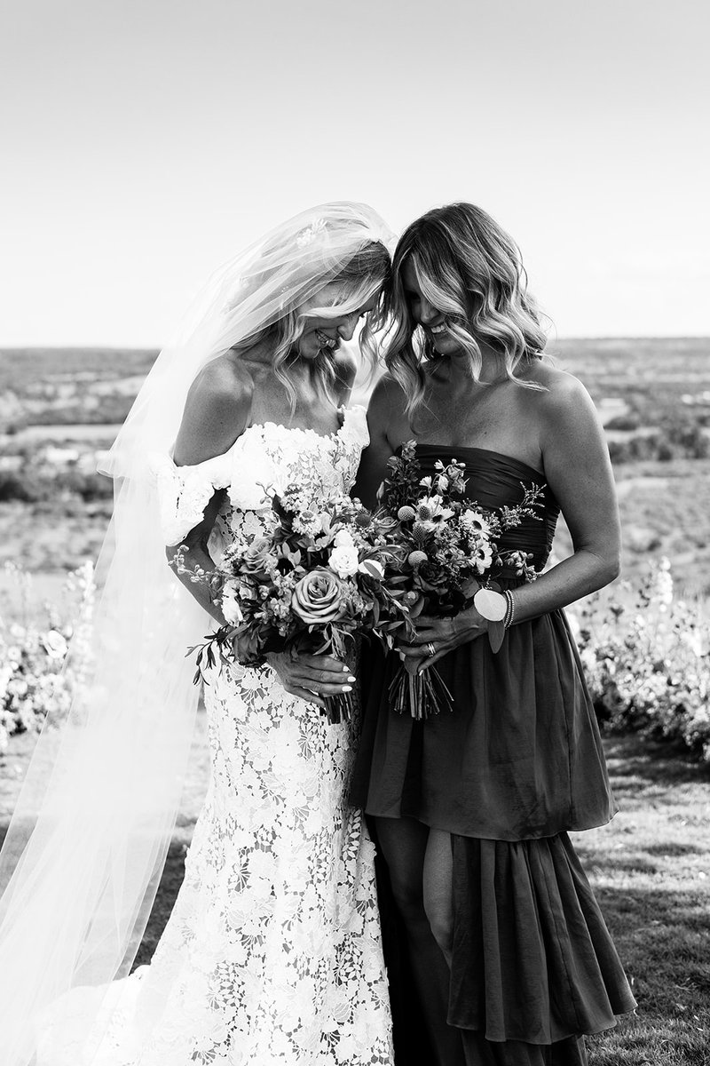 ContigoRanchFBG's tweet photo. Elegance is the only beauty that never fades ... 🖤🤍 #WeddingInspiration #BlackAndWhiteWedding #TimelessLove #ElegantWeddings #ClassicRomance #LoveInBlackAndWhite #ForeverTogether #BrideAndGroom #WeddingDay #HappilyEverAfter #ContigoRanchFredericksburg

...

@contigoranchfred... https://t.co/3rkS70JI1Z