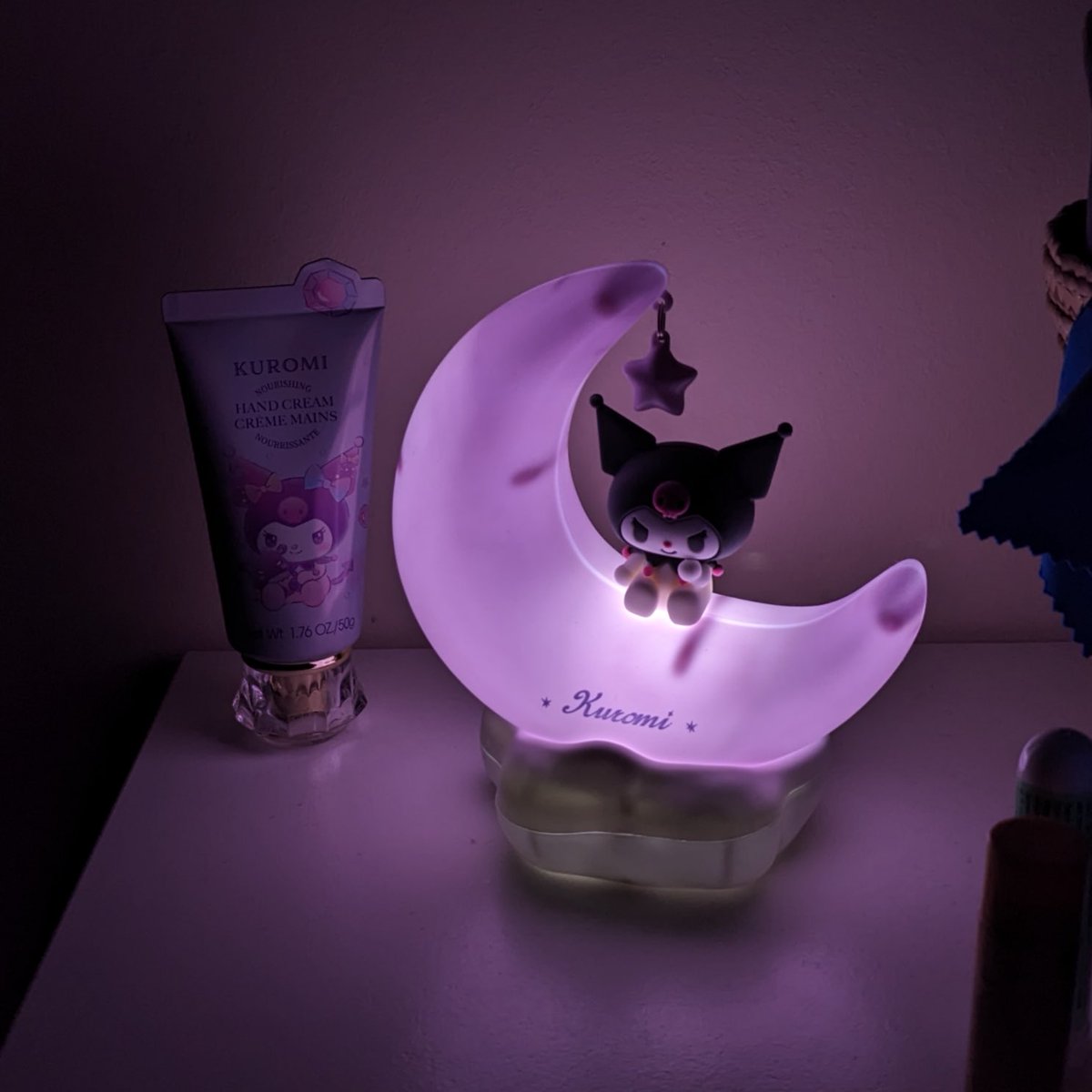 draigg0's tweet photo. @cosmiiic_2 @krmatem KUROMII I have a little night light of her I love this sm https://t.co/Jt1eedxb3I