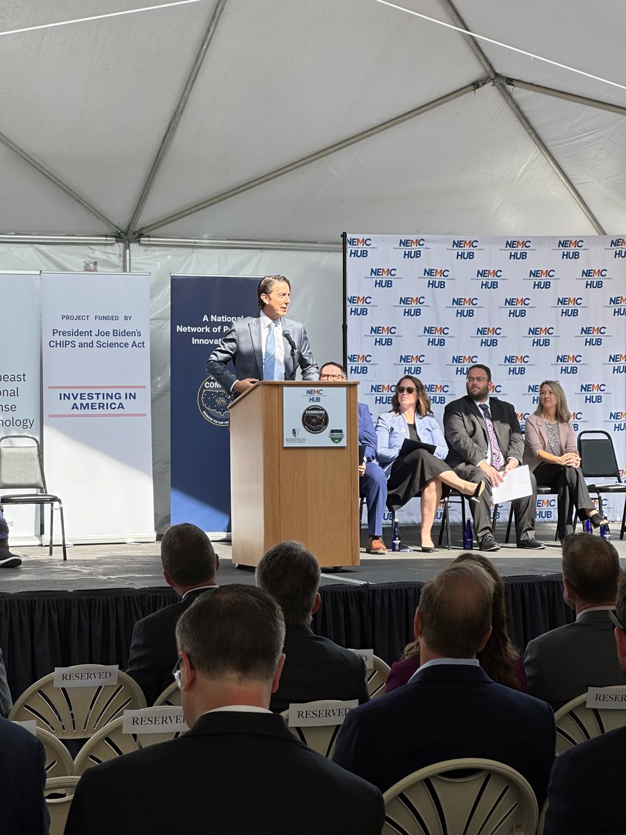 Mass_Tech's tweet photo. The Healey-Driscoll administration & #NEMC_Hub celebrate $37.8M in awards from the Biden-Harris administration to spur continued #microelectronics development in the Northeast. This will build a stronger #semiconductor manufacturing industry & bolster #workforce. #GetCHIPSDone https://t.co/a1349OlTFy