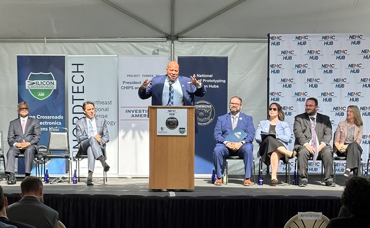 Mass_Tech's tweet photo. The Healey-Driscoll administration & #NEMC_Hub celebrate $37.8M in awards from the Biden-Harris administration to spur continued #microelectronics development in the Northeast. This will build a stronger #semiconductor manufacturing industry & bolster #workforce. #GetCHIPSDone https://t.co/a1349OlTFy