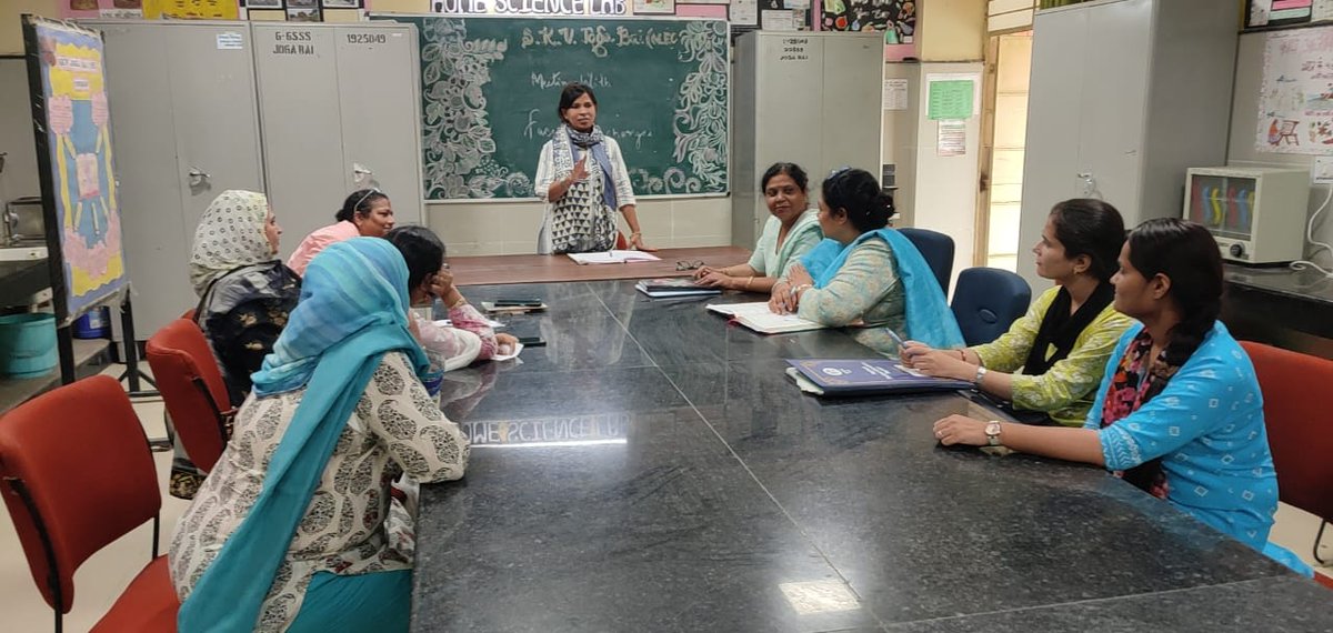 momeena_1's tweet image. मिटिंग्स न केवल चर्चा का मंच होती हैं, बल्कि वे लक्ष्यों को हासिल करने की दिशा में महत्वपूर्ण कदम भी होती हैं।📝
#LIC (Learning Improvement Cycle)
@Dir_Education
@CentreforIM 
@TDCProgram