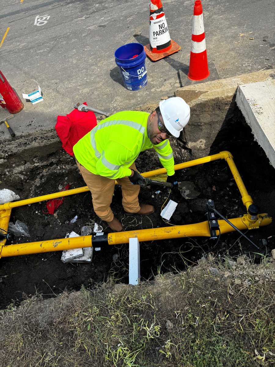 The EICI proudly congratulates Terrance Bonner, a graduate of the EICI's first Joint Gas Training cohort. Terrance’s dedication and focus have paved the way for countless opportunities ahead. We are excited to announce that he started his journey with People’s Gas this Monday!