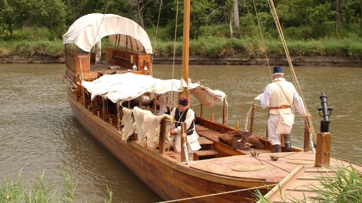 HistoryWithBill's tweet photo. On August 31, 1803, Meriwether Lewis departed down the Ohio River aboard the keelboat "Discovery" to begin his extraordinary expedition. Explore:
https://t.co/NKDV6pE5T5
#LewisAndClark #HistoryHighlights #History #UShistory #ExploringAmerica #WesternExpansion https://t.co/xYljoElfem