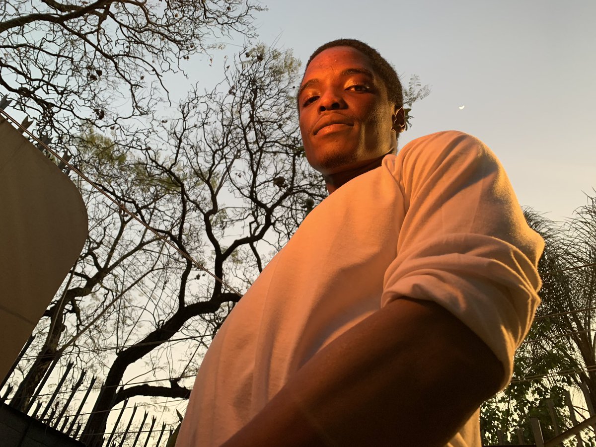 setumo_x's tweet photo. Smokin’ Hot 🥵😅 | Checkout ‘Deep Inside’ by Setumo ❌ 🎧🔗⬇️

https://t.co/8vJzNjbGsA

#SouthAfrica #music #setumox #deepinside #art #rnb #fyp #explore https://t.co/Ftm03mnCyT