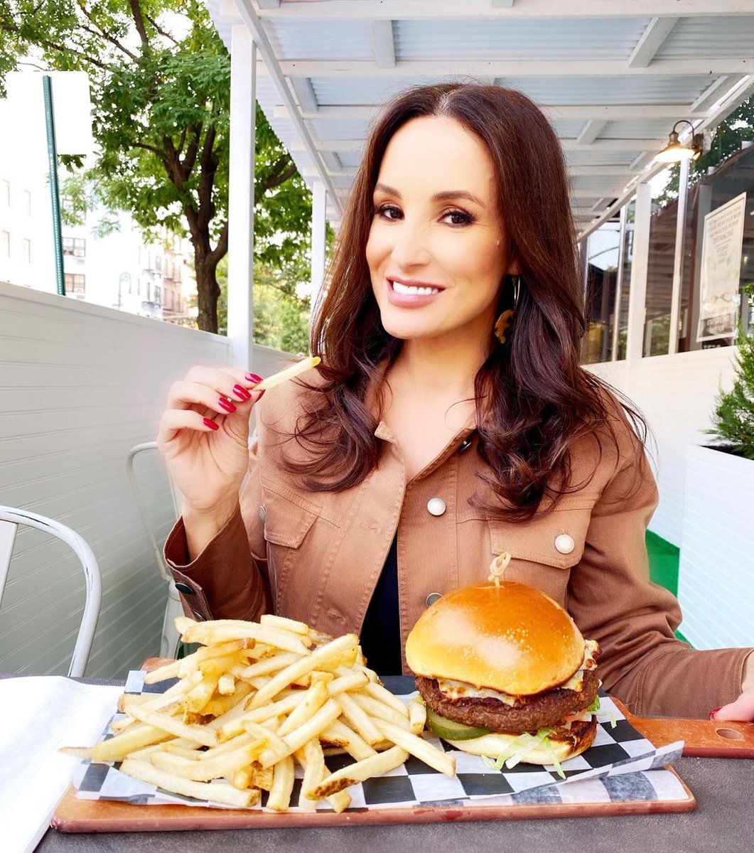 Happy #NationalCheeseburgerDay 🍔