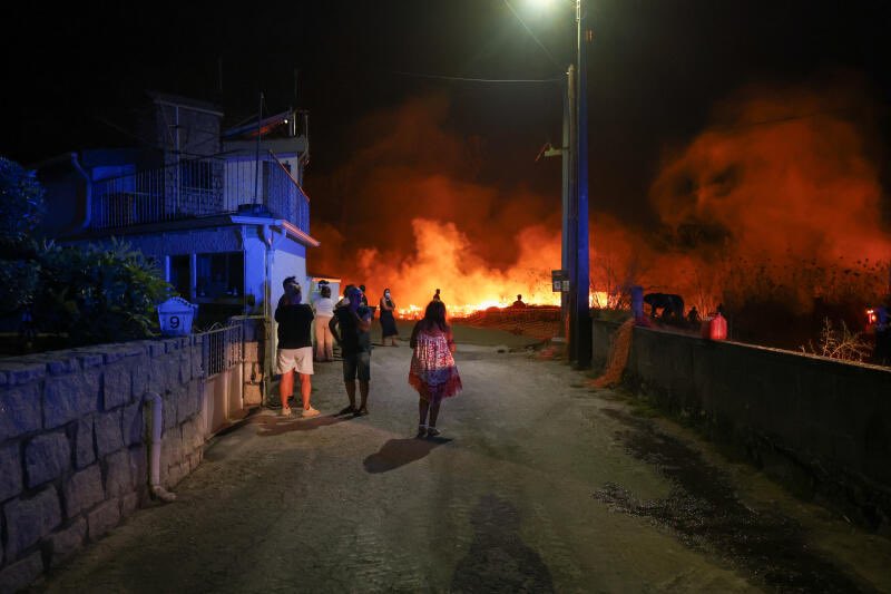 🇲🇦🤝🇵🇹 Le Maroc aide le Portugal dans la lutte contre les incendies avec deux avions Canadair.

Les Forces Royales Air marocaines ont déployé, ce mercredi 18 septembre, deux avions anti-incendie Canadair et un avion d'appui "Casa" à Monte Real au Portugal, pour aider les