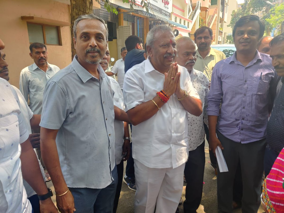 Mallappalyt's tweet photo. @Lolita_TNIE @NewIndianXpress @XpressBengaluru @gkssan @siddaramaiah @DKShivakumar @bwssbchairman @osd_cmkarnataka We are totally relying on water tankers. Watermen atrocities are add ons to our water crisis, Random dates and deadlines given for supply of cauvery water " Still Waiting". https://t.co/pqQihKBKTM