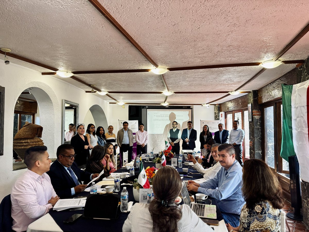 En la última sesión del <a href="/fifodepi/">FIFODEPI</a> de esta administración, presentamos el gran trabajo que realizamos en favor de las y los empresarios, reconozco el labor de todo este equipo, quienes fueron pieza clave para otorgar 263 millones 900 mil 241 pesos en más de seis mil apoyos durante