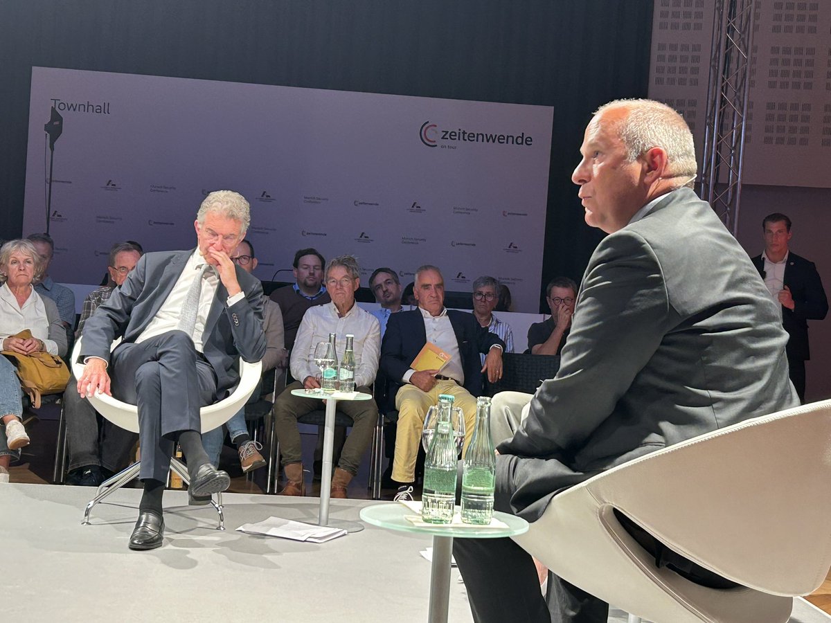 Silke Muelherr (@muelherr) on Twitter photo „Viele behaupten, dass man hierzulande nichts mehr sagen darf - dabei halten wir ganz viel Unsinn aus und das ist auch gut so“, sagt Hessens Innenminister Roman Poseck bei unserer #Zeitenwende on tour-Townhall mit der <a href="/MunSecConf/">Munich Security Conference</a>. Ein Plädoyer für Meinungsfreiheit @MSCheusgen „Viele behaupten, dass man hierzulande nichts mehr sagen darf - dabei halten wir ganz viel Unsinn aus und das ist auch gut so“, sagt Hessens Innenminister Roman Poseck bei unserer #Zeitenwende on tour-Townhall mit der <a href="/MunSecConf/">Munich Security Conference</a>. Ein Plädoyer für Meinungsfreiheit @MSCheusgen