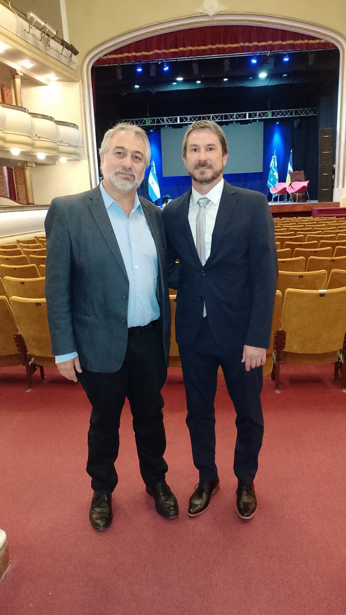 CEM_cop's tweet photo. Con @gerardomerinotw , intendente de #Trelew. Celebración del Convenio de Cooperación para la Articulación del Corredor Logístico Federal y las Plataformas Multimodales Logisticas.
Nire Roldán, pte. del CEM participa en la presentación del Plan Estratégico Logístico, firma de
> https://t.co/635oETTFMT