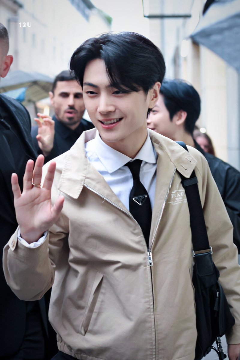 BLUEJAYS_CO's tweet photo. MR. PARK JONGSEONG OF ENHYPEN

#PradaSS25 #ENHYPENxPrada #PradaxENHYPEN #MiucciaPrada #RafSimons https://t.co/b7z6t1jKkw