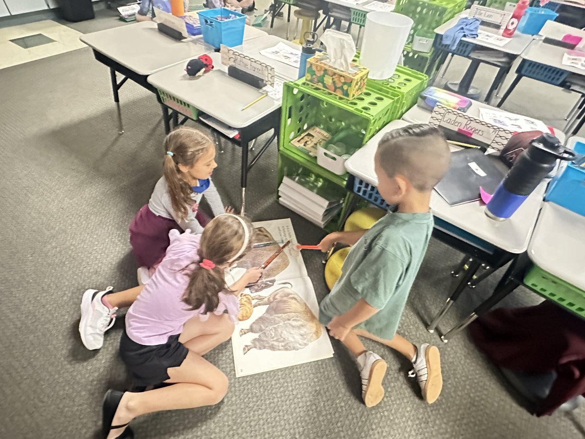 MPESMavericks's tweet image. In first grade our Mavericks are working on reading through small group instruction and learning centers! They are growing each day! 🌟💚🌟 #WeAreLearning #WeAreMavericks