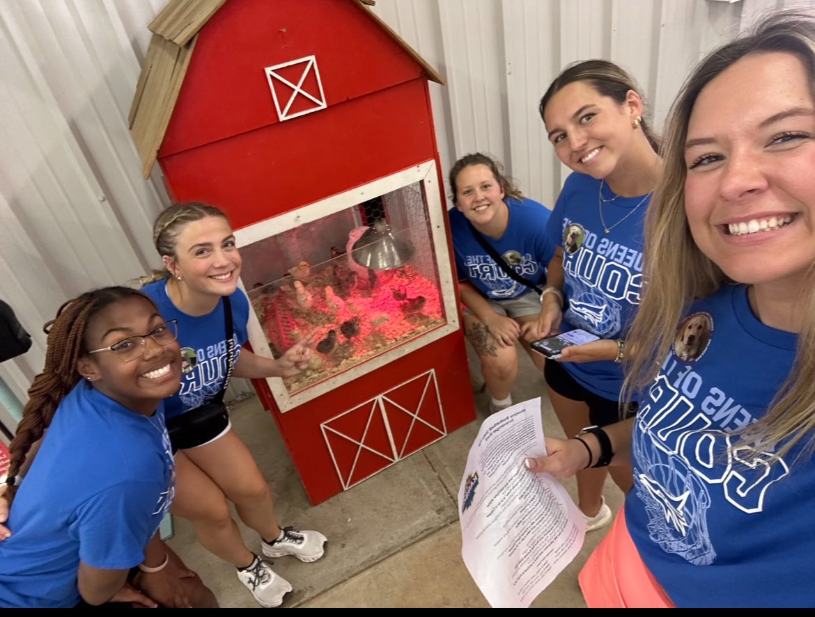 TaborWBB's tweet photo. Pic drop #1 from our “Selfie” Scavenger Hunt at the Kansas State Fair! https://t.co/Wl19NoeMw2