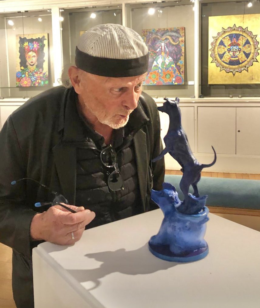 Visiteurs qui connaissent l'histoire de 🇲🇽#xoloarte directement de la voix de l'auteur, #sculpteur Sergio Peraza. Exposition actuelle à #Paris. Mairie 6E Arr. Salon des Vieux Colombiers. Rue Bonaparte Metro Saint Sulpice #TerreduMexique #art #MexicoenParís