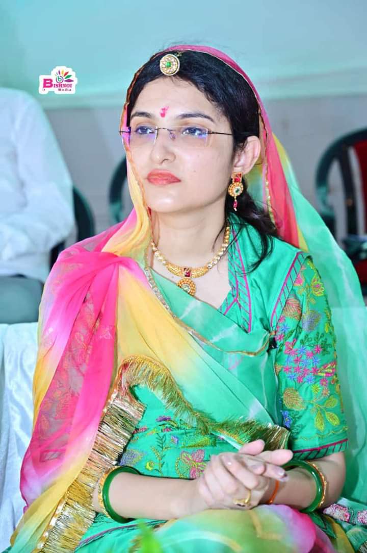 बिश्नोई समाज के लिए बहुत ही दुखद खबर 😭

समाज ने आज एक लोकप्रिय ,होनहार  बेटी श्रीमती प्रियंका बिश्नोई SDM को खो दिया । पूरा समाज इस सूचना से शोक में डूब गया है ,बहुत ही दुःखद खबर है 😓💔💔
समाज की प्रिय बेटी को भगवान अपने श्री चरणों में स्थान दें🙏🙏💐💐