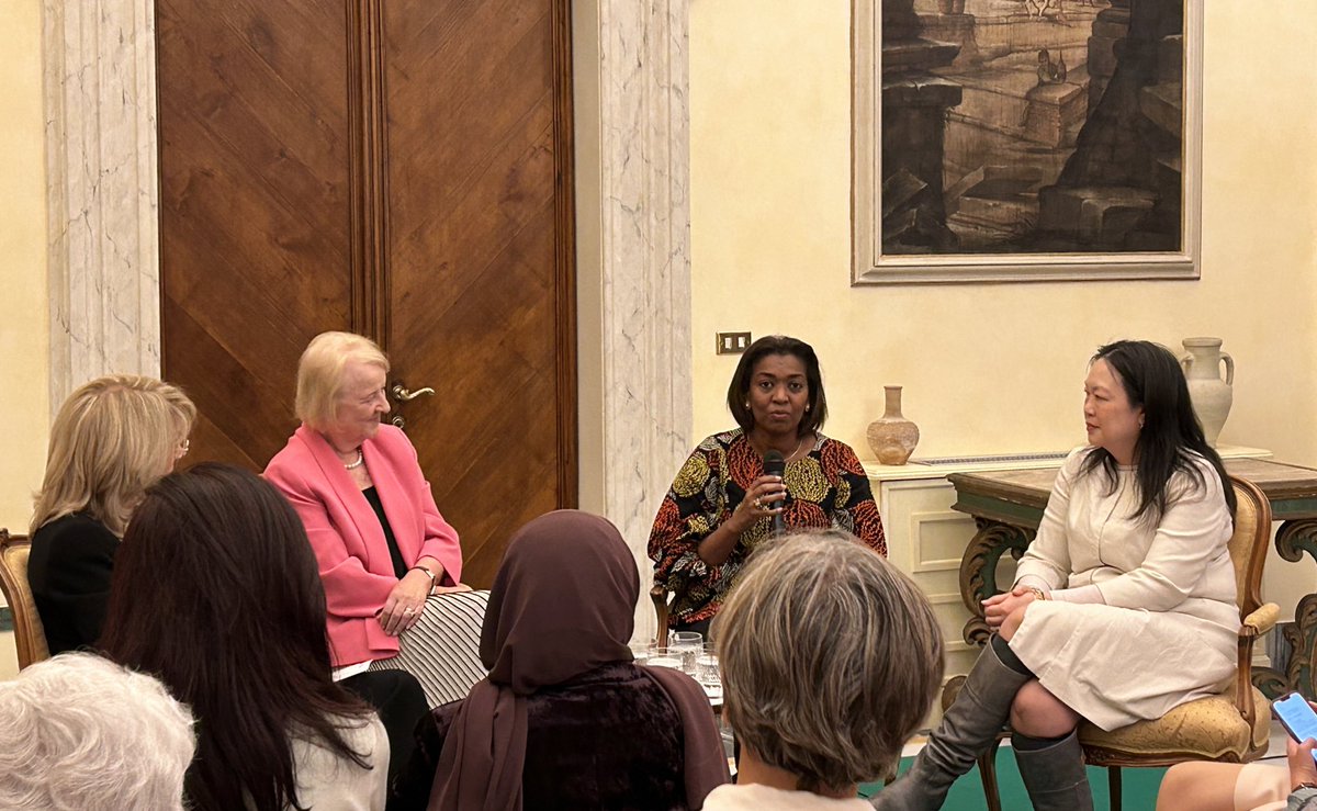 Elissa CAN (@elissa_golberg) on Twitter photo Terrific conversation hosted by my colleague <a href="/AmbIrelandRome/">Patricia O’Brien</a> on #women as #Changemakers with empowered women in Rome <a href="/JanMBeagle/">Jan Beagle</a> <a href="/RaniabtBakhita/">Rania Dagash</a> #AlizaSWong <a href="/AmAcademyRome/">American Academy in Rome</a>.
Un échange sur la promotion des droits de l'homme, de la compréhension et de l'égalité. Terrific conversation hosted by my colleague <a href="/AmbIrelandRome/">Patricia O’Brien</a> on #women as #Changemakers with empowered women in Rome <a href="/JanMBeagle/">Jan Beagle</a> <a href="/RaniabtBakhita/">Rania Dagash</a> #AlizaSWong <a href="/AmAcademyRome/">American Academy in Rome</a>.
Un échange sur la promotion des droits de l'homme, de la compréhension et de l'égalité.