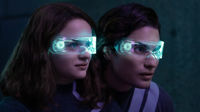 fangirlish's tweet image. If Joey King and Chase Stokes are "uglies" then I'm a bottom feeding wretched monster. Read our #Uglies review HERE: fangirlish.me/4d8j7Av