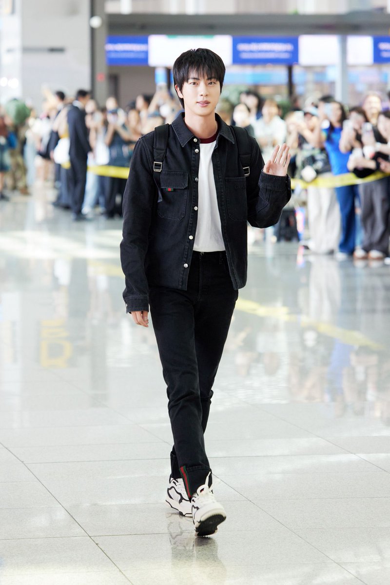 His beauty and aura will be the talk of the town in Milan Fashion Week♥️

GUCCI BOY JIN
JIN GUCCI GLOBAL AMBASSADOR
#JinxGucci #GucciSS25 #mfw
#GucciIstante #Gucci <a href="/gucci/">gucci</a> 
#Jin #방탄소년단진 #진