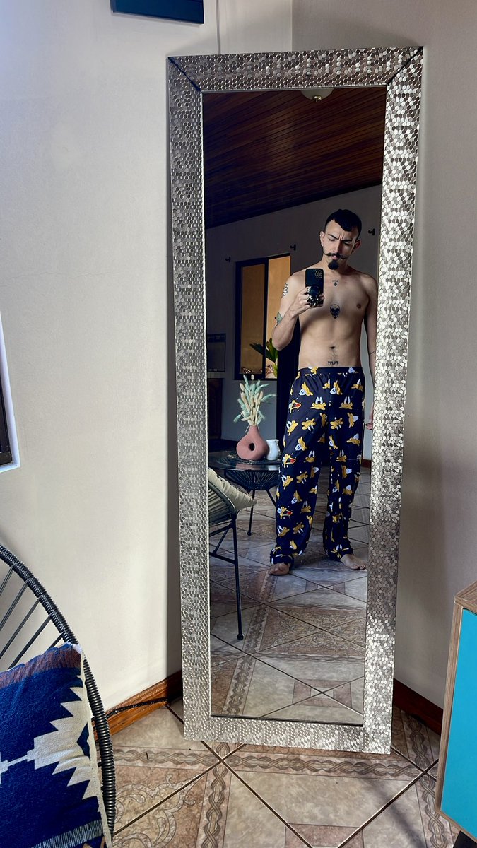 J23Mai's tweet photo. Solo quería un selfie ✨ https://t.co/di0mDoZ8TQ