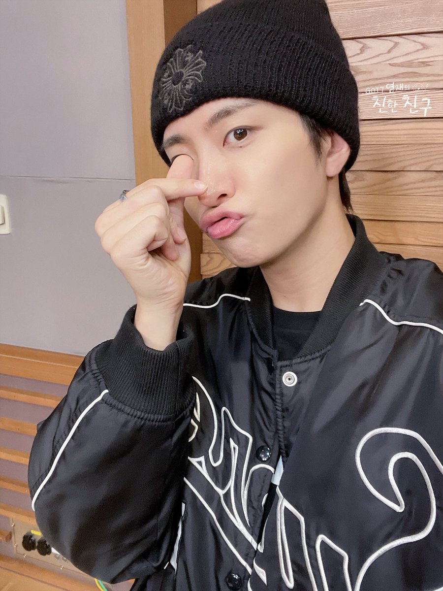 mbcbf_ever's tweet photo. 🦦친친🦦

아이코 벌써 추석연휴 마지막날이라니 🥹
내일 출근도 화이팅이에요. 할 수 있다. 아자 아자. 👍

#MBC #RADIO #GOT7영재의친한친구 #친한친구 #친친 #달친친 #달디 #GOT7 #갓세븐 #영재 #YOUNGJAE https://t.co/uGR2paB6fV