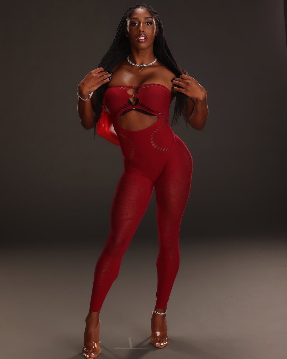 ChantelMonroe_'s tweet photo. I’m really THAT B ✨👸🏾
#WWE #WWENXT https://t.co/pMPHC9maG6