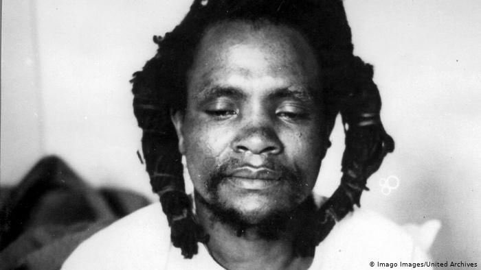 Dedan Kimathi Was a MauMau fighter who fought against British colonialism in Kenya 🇰🇪 . He was captured by the British police in 1957 and was executed by hanging. To the British he was a terrorist, to Africans he remains a hero.